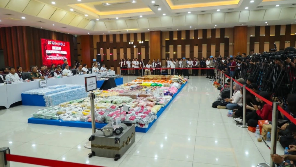 Badan Narkotika Nasional (BNN) hadir dalam kegiatan ungkap kasus peredaran gelap narkotika yang dilakukan Bareskrim Polri selama periode Januari hingga Oktober 2025. [Instagram @infobnn_ri]